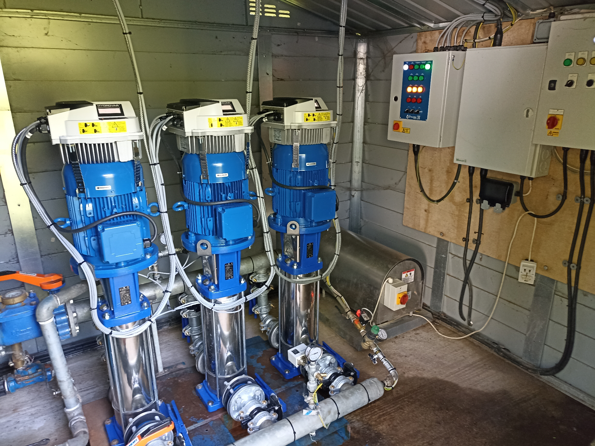 Vertical pump installation with multiple units